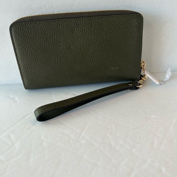 Michael Kors NWT Olive Pebble Grain Phone Case Wristlet - Picture 7 of 7